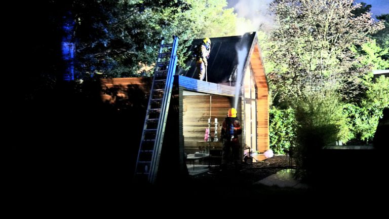 Zomerhuisje in brand aan Kerkelaan Bergen