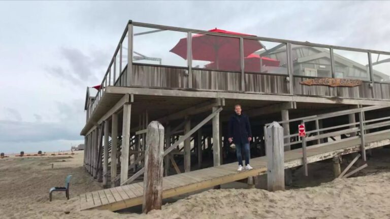 Strandpaviljoen Luctor et Emergo Camperduin staat te koop
