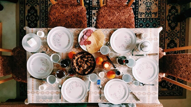 Aanschuiftafel Egmond aan den Hoef zoekt nieuwe vrijwilligers die van koken houden 🗓