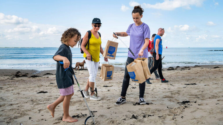 Boskalis Beach Cleanup Tour donderdag in Bergen aan Zee 🗓