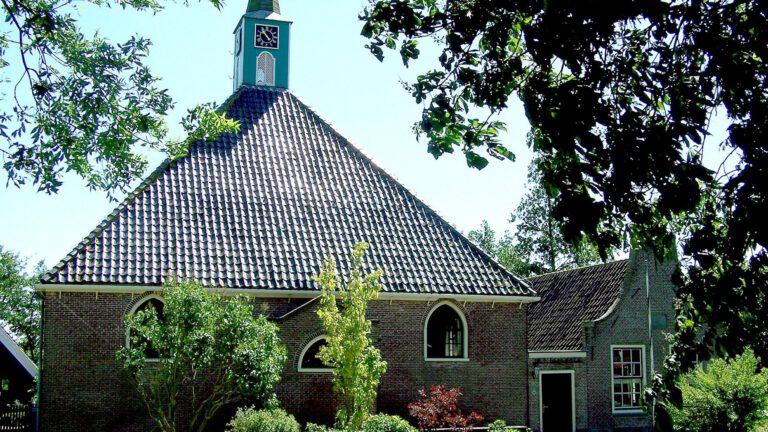 Nog geen geld en schilder voor onderhoud Zwarte Kerkje Zuidschermer
