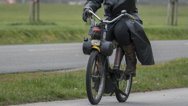 ‘Dijk en Waard Verbindings Nostalgische Solex- en Vaartocht’ voor leden van alle sportclubs 🗓