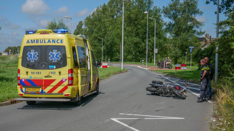 Motorrijder gewond door valpartij bij wegversmalling op de Kanaaldijk