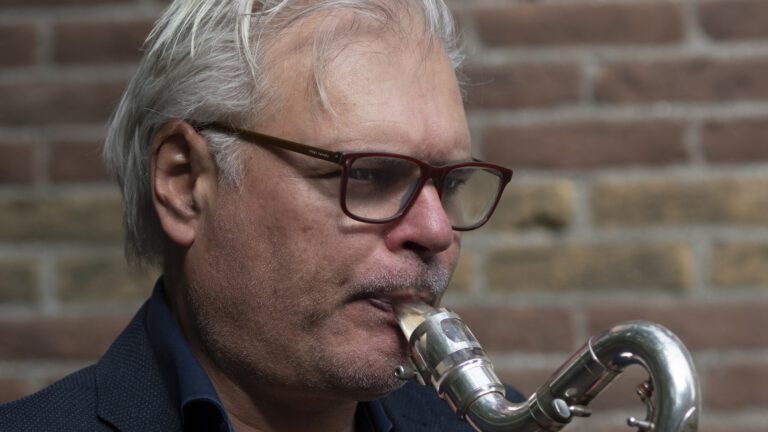 Terugblik op 60 jaar muzikale reis van Michel Duijves in Vredeskerkje Bergen 🗓