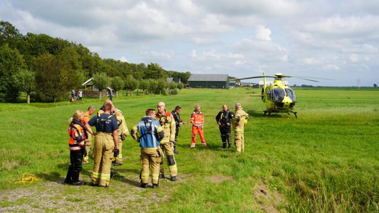 Zoekactie in sloot voor mogelijke verdrinking langs Menningveerweg Schermer