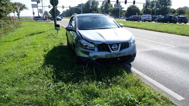 Roodrijder veroorzaakt aanrijding op kruising N245 – N504