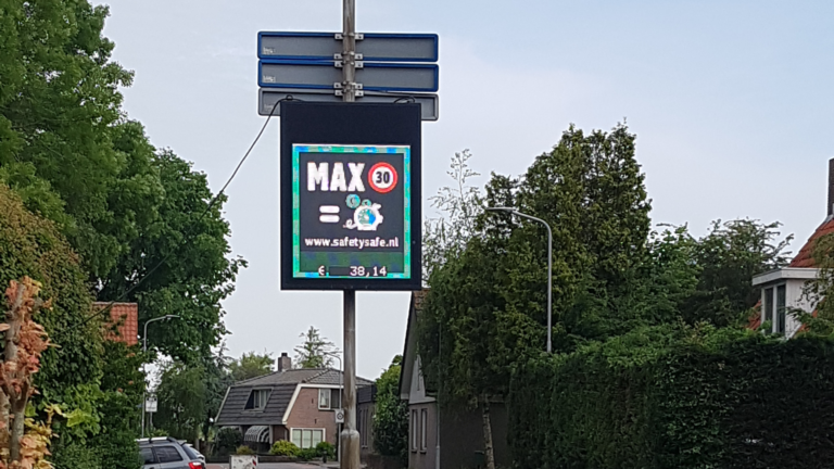 Alkmaar, Bergen en Langedijk krijgen ‘spaarpalen’: geld verdienen door je aan de snelheid te houden