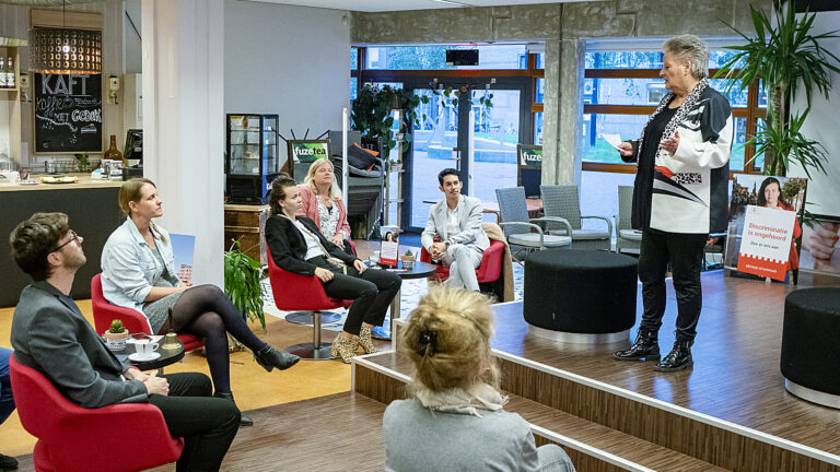 Jongeren met wethouder Konijn in gesprek over discriminatie in kader van ‘Alkmaar Ontmoet’