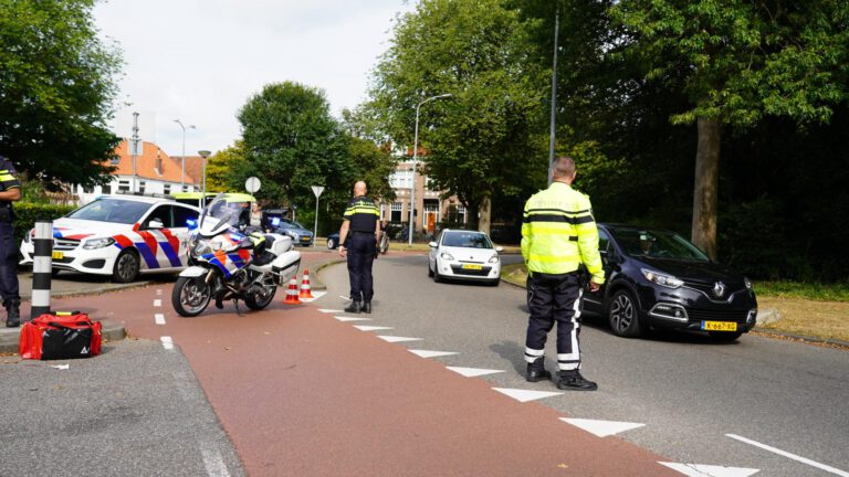 Man onder invloed van softdrugs rijdt snorfietsster aan op rotonde Geesterweg