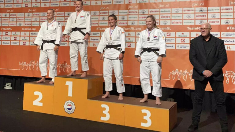 Karen Stevenson uit Heiloo moet genoegen nemen met zilver op NK Judo