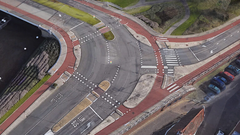 Hardleers: derde bekeuring binnen een jaar voor door rood fietsen bij Friesebrug