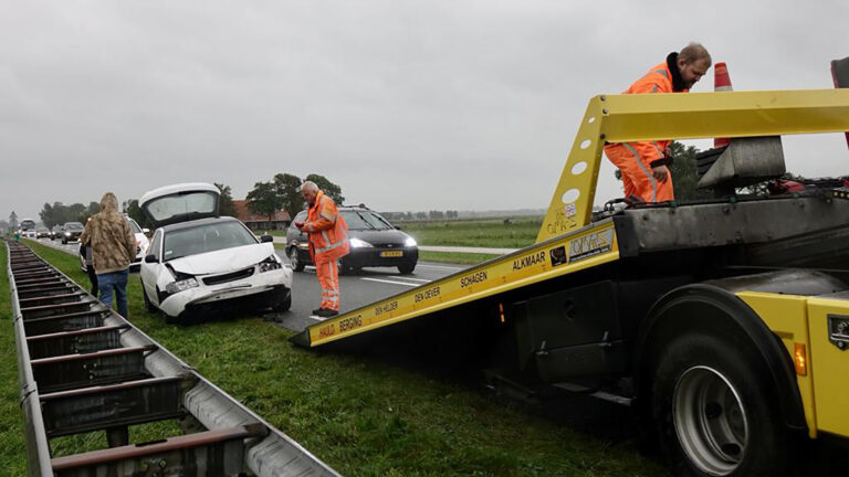 File te laat opgemerkt op N9 zorgt voor kop-staartbotsing tussen Bergen en Schoorl