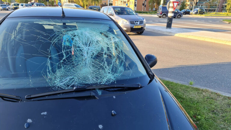 Fietser rijdt door rood op Westtangent en wordt geschept door auto