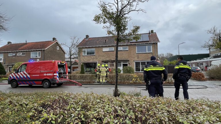 Geen gewonden bij kleine woningbrand door omvallende kaars