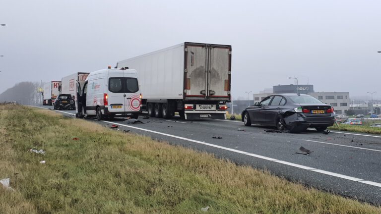 Drie gewonden bij ongeval op Ommering, N242 afgesloten