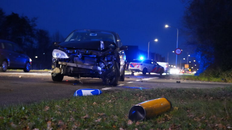Automobilist veroorzaakt ravage op Vennewatersweg Heiloo