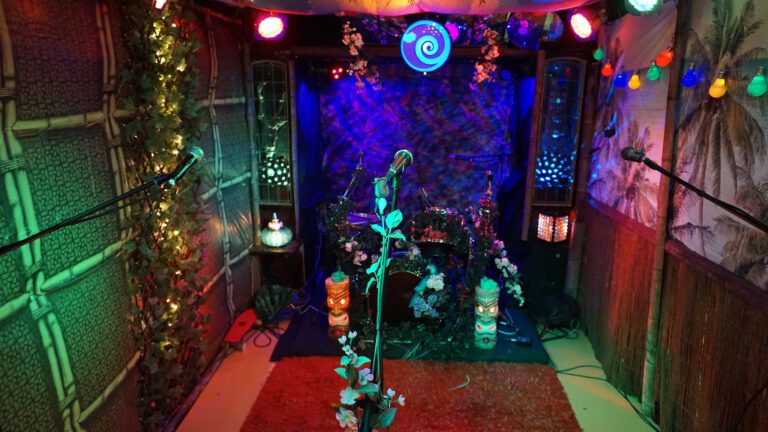 Muziekstudio(tje) 44NextDoor presenteert online ‘Drie-de Kerstdag Special’ 🗓