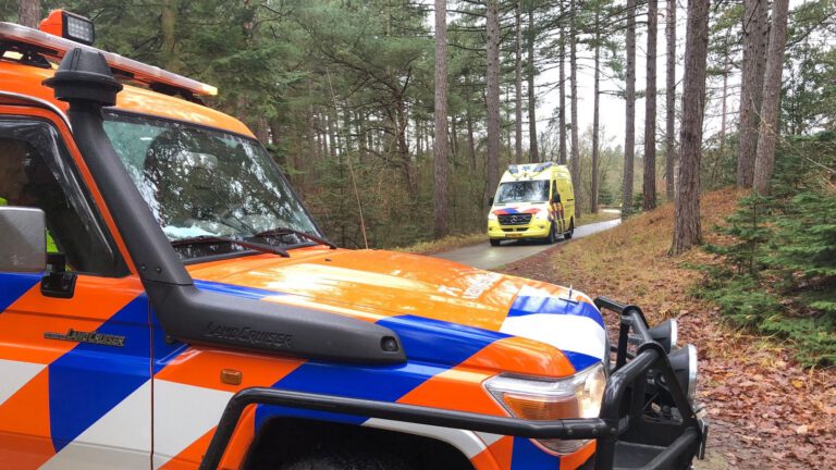 Vrouw naar ziekenhuis na struikelpartij in Schoorlse Duinen