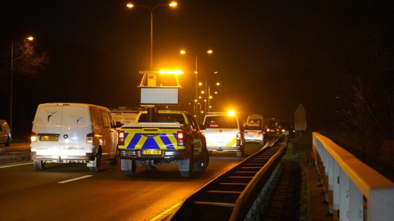 Twee bestuurders naar ziekenhuis na kop-staartbotsing op westelijke ringweg