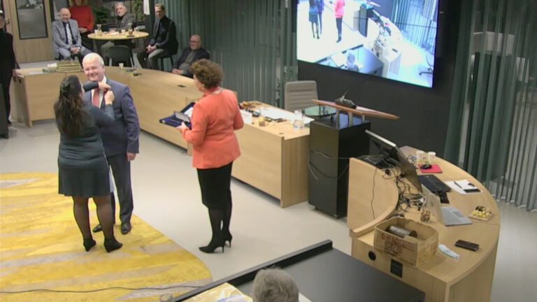 Laatste raadsvergadering Langedijk in teken van afscheid en onderscheidingen