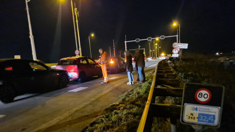 Weer kop-staartbotsing op N242 vlak voor Leeghwaterbrug