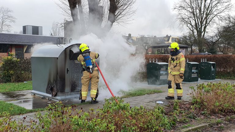 Vuurwerk maakt einde aan kledingcontainer en ingezameld textiel in Heiloo