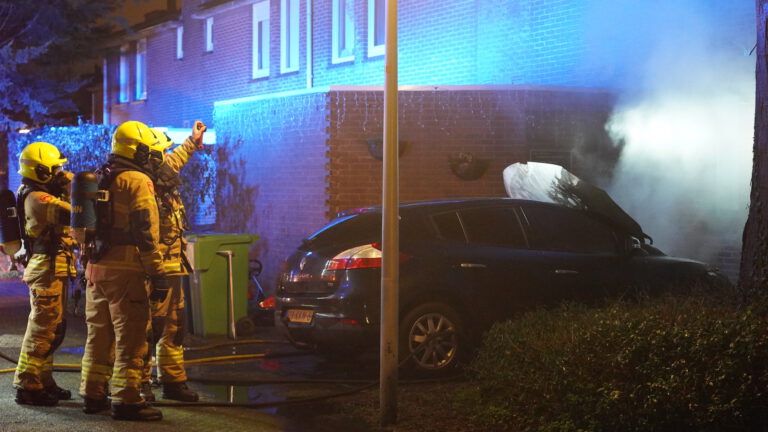 Auto door brand verwoest aan Rijperwaard, brandstichting vermoed