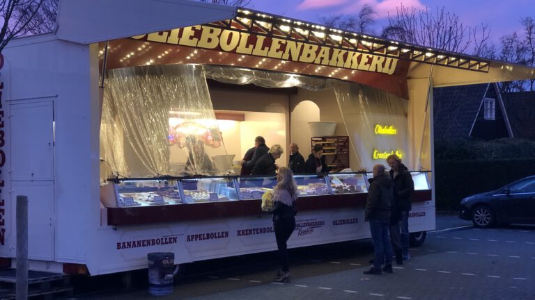 Oliebollenkramen verwachten tienduizenden oliebollen te verkopen voor Oud en Nieuw
