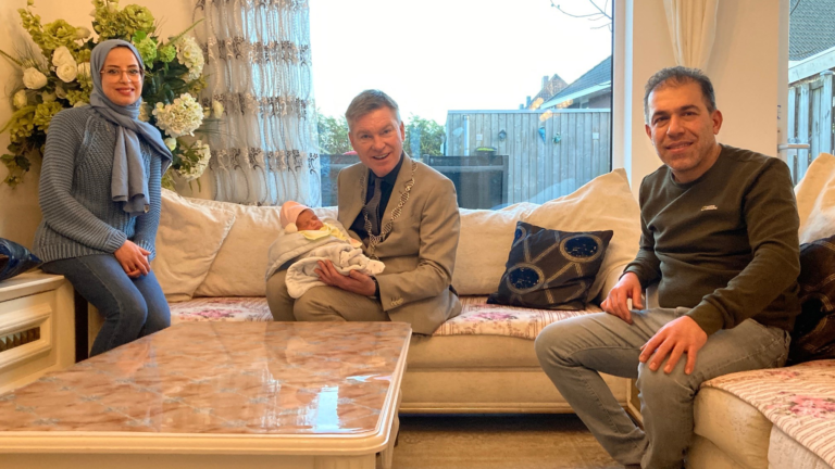 Eerste baby van gemeente Dijk en Waard heet Jannah Omer
