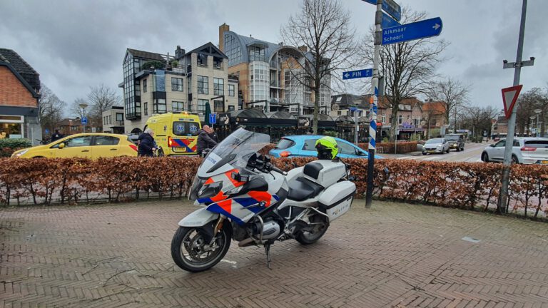 Kind op kinderfiets aangereden in centrum van Bergen