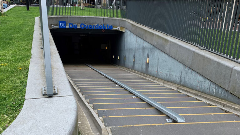 Fietsenstalling onder Canadaplein in Alkmaar weer open
