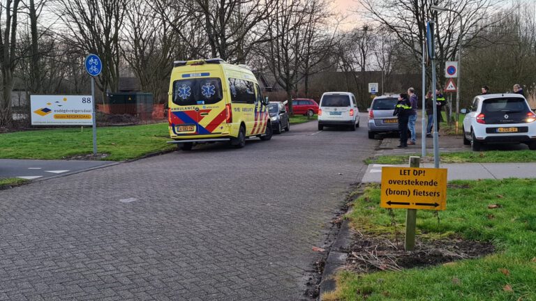 Fietsster lichtgewond na aanrijding met auto op Krusemanlaan