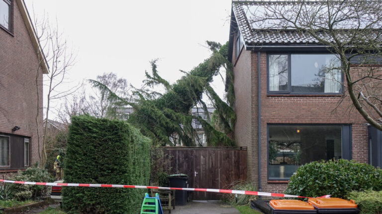 Stormschade in kuststreek houdt gemeente en hulpdiensten bezig