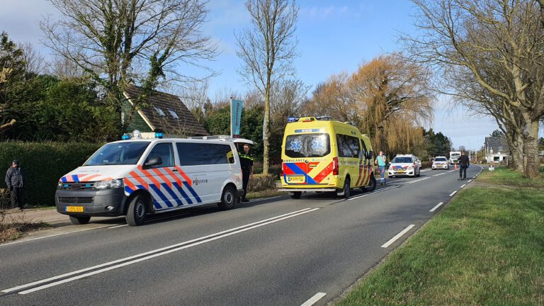 19-jarige bromfietser in ziekenhuis overleden na aanrijding Egmond-Binnen