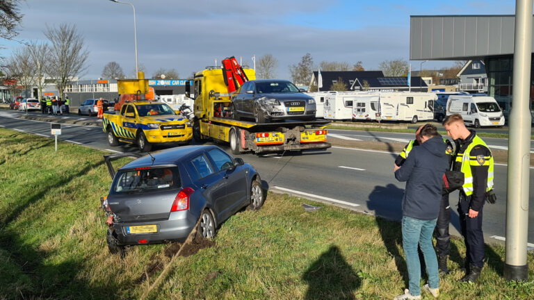 Twee kop-staartbotsingen op N242 in Heerhugowaard; weg volledig afgesloten