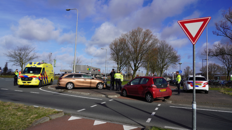 Vooral materiële schade bij aanrijding op kruising Hoeverweg en Olympiaweg