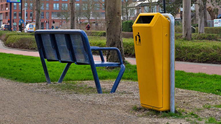 Gemeente Dijk en Waard plaatst nieuwe en grotere afvalbakken