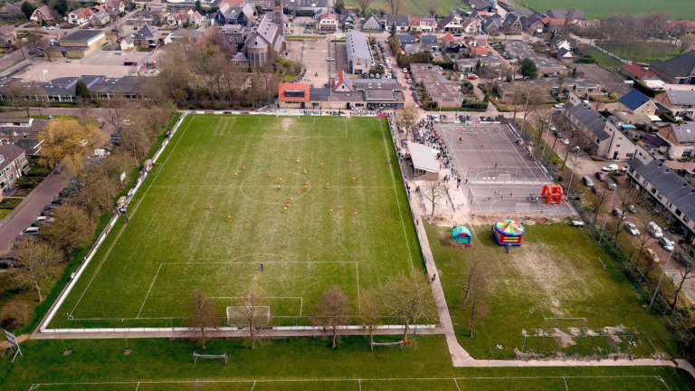 VVD vraagt college om oplossing voor parkeeroverlast rond Hugo’s Sportpark