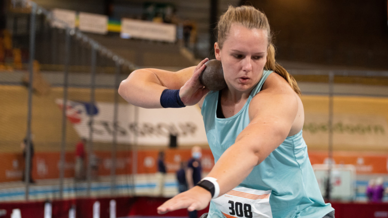 Kogelstootster Jessica Schilder prolongeert titel met nationaal indoorrecord