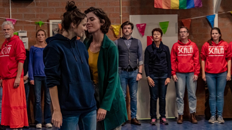 Muziekvereniging Scala schenkt 100 kaarten aan de Voedselbank