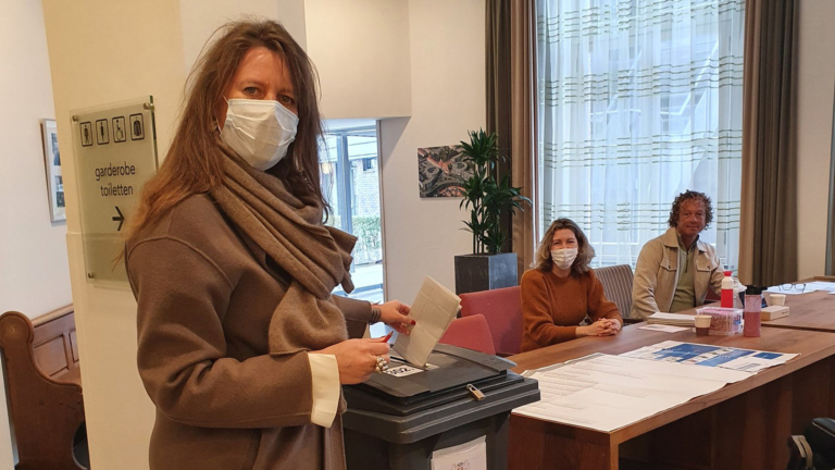 Eerste dag Alkmaarse gemeenteraadsverkiezingen: 5.559 stemmers