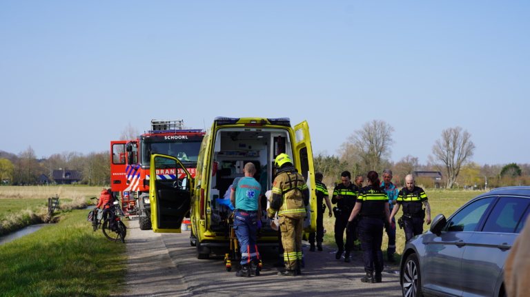 Fietsster gewond door val in sloot langs Schapenlaan in Bergen