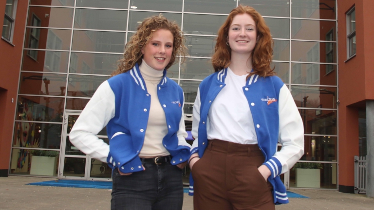 Femke en Yvanka strijden om nationale titels lassen en timmeren