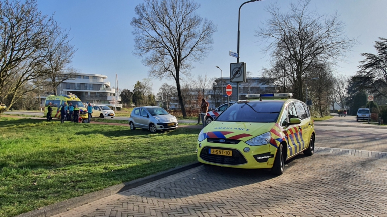 Mountainbiker gewond bij aanrijding op Koninginneweg in Bergen