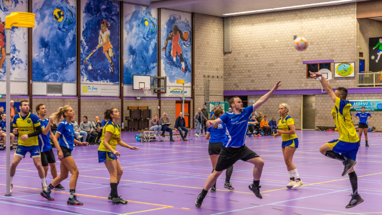 Korfballers van Apollo stellen deelname aan play-offs veilig