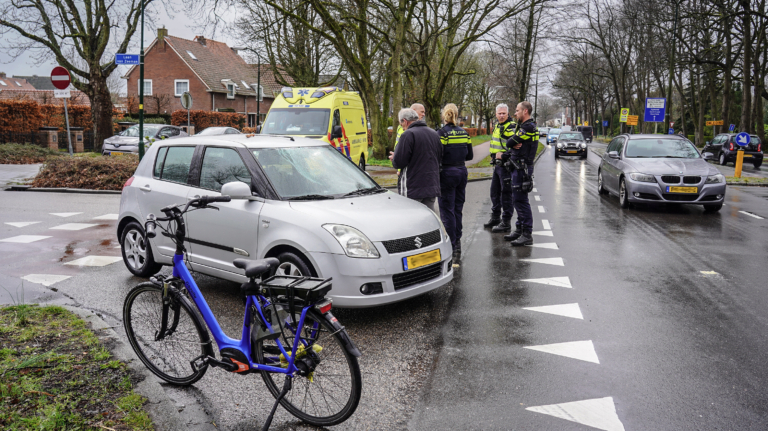 Fietser naar ziekenhuis gebracht na ongeval op Kennemerstraatweg in Heiloo