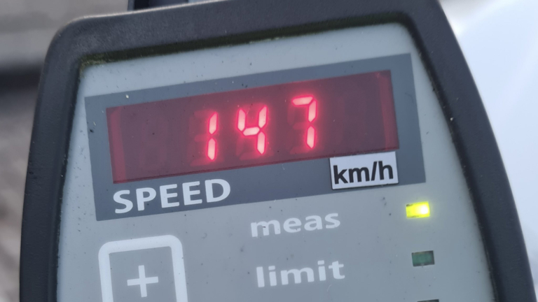 Laagvlieger met 147 km/u over N242 bij Alkmaar