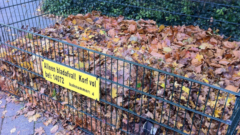 Gemeente Bergen plaatst 30 snoei- en bladkorven in dorpskernen voor tuinafval