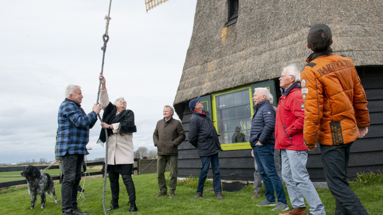 Bovenmolen G draait na negen maanden weer op de wind