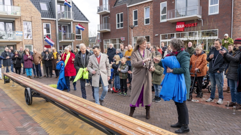 Dorpsplein Stompetoren feestelijk geopend: “Plannen waren er al voor de eeuwwisseling”